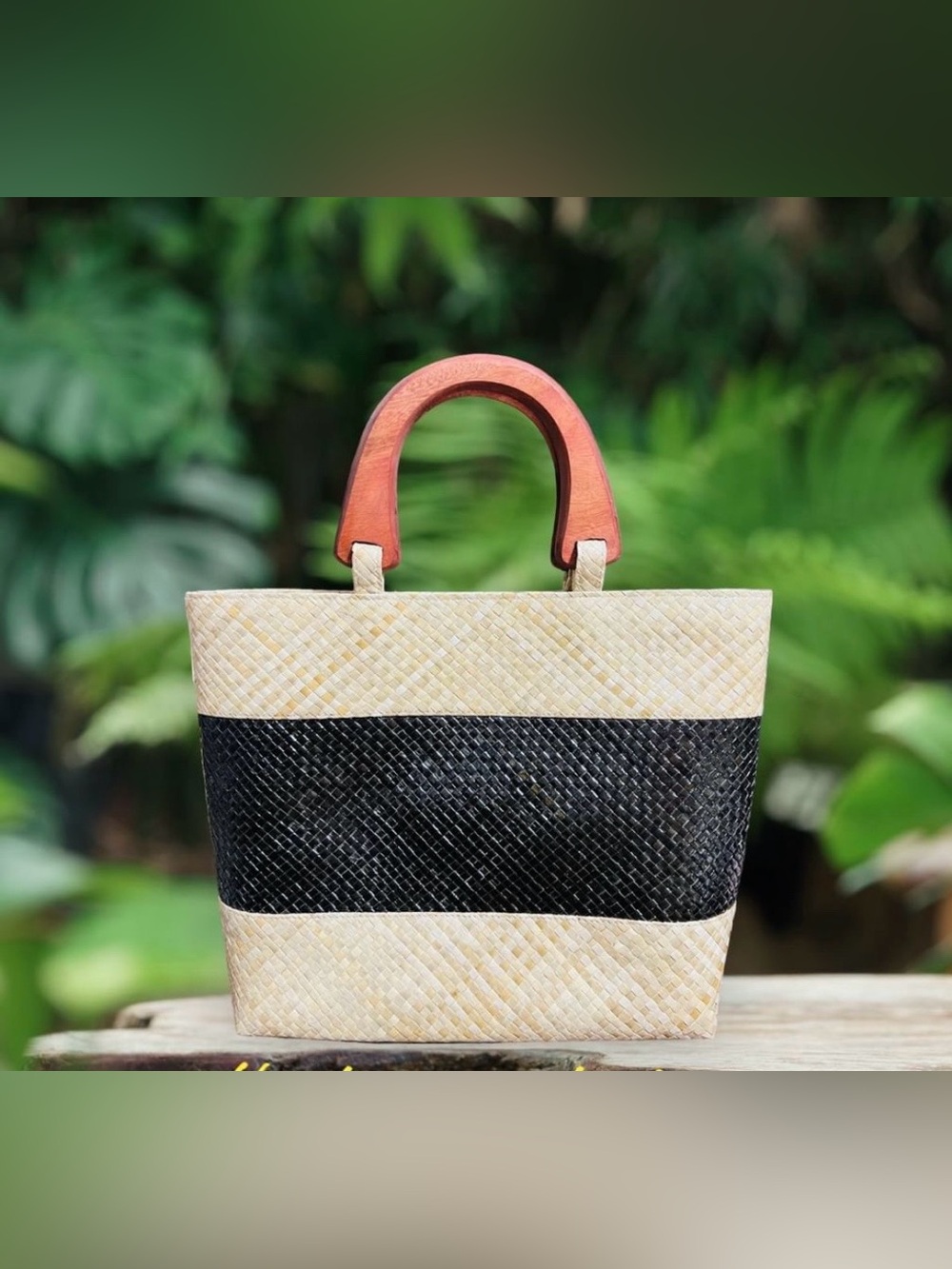 Woven Natural Straw-Handheld Tote Bag. Two-Tone-Black Stripe. Wood Handles. 🌿